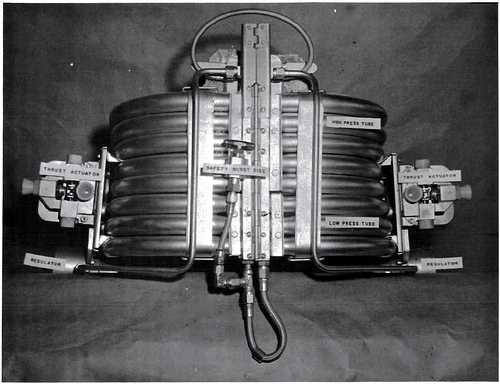 Bell rocket belt 03.jpg