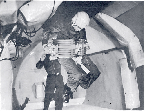Bell rocket belt 04.jpg