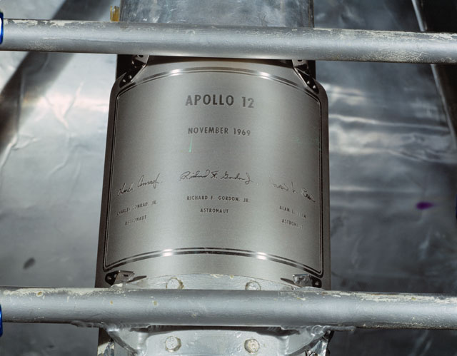 placca apollo 12.jpg